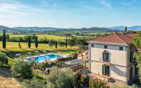 Villa Croci 12: Schwimmbad, Estate, Resort, Hazienda, Villa, Landscaping, Villa, Eco Hotel, Freizeitzentrum, Hotel