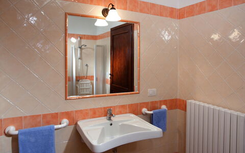 Val di Marco 12: Wand, Armatur, Flooring, Interior Design, Fussboden, Badezimmer, Zapfhahn, Sinken, Bad Sink, Installation