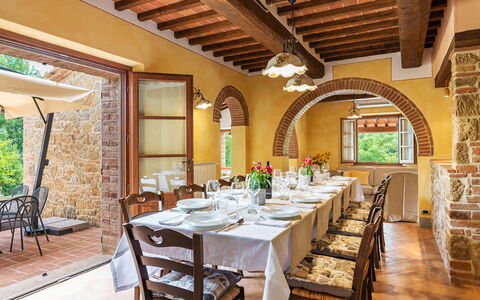 Il Casale di Manuele 12: Möbel, Wand, Interior Design, Tabelle, Decke, Küche & Esszimmer Tisch, Esszimmer, Stuhl, Zuhause, Beleuchtung