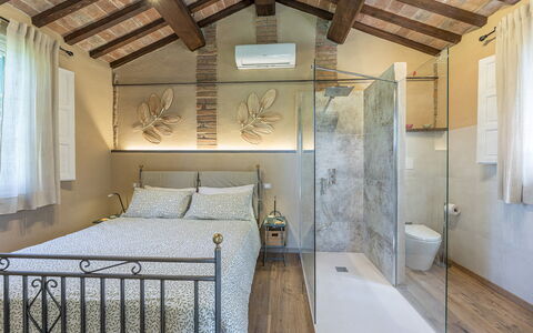 Casa Ciculino 8: Möbel, Interior Design, Fussboden, Bett, Flooring, Schlafzimmer, Wand, Holz, Decke, Zuhause