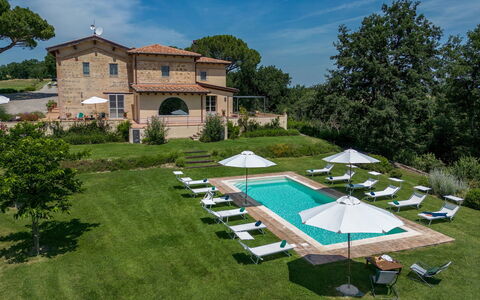 Il Colle di Donna Ilaria 12: Schwimmbad, Estate, Garten, Villa, Landscaping, Villa, Gartenmöbel, Rasen, Hazienda, Resort