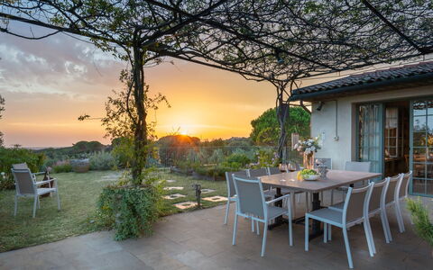 Casa del Vento 10: Möbel, Gartenmöbel, Stuhl, Tabelle, Tisch Im Freien, Küche & Esszimmer Tisch, Garten, Grundstueck, Schatten, Hinterhof