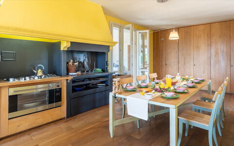 Casa del Vento 10: Möbel, Interior Design, Küche, Flooring, Holz, Countertop, Decke, Fussboden, Beleuchtung, Cabinetry