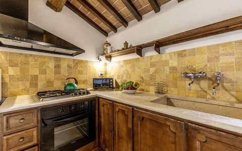Casale dei 12: Flooring, Holz, Küche, Countertop, Interior Design, Fussboden, Decke, Cabinetry, Beleuchtung, Zuhause