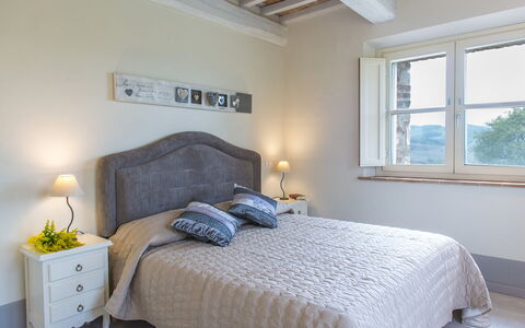 Rosa dei Venti 8: Bett, Möbel, Schlafzimmer, Bedding, Interior Design, Bettdecke, Linens, Holz, Zimmer, Fussboden