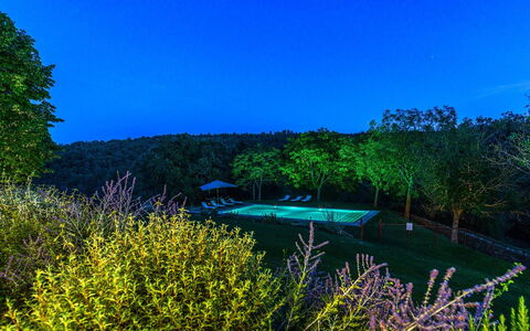 Monticchia 10: Blau, Natur, Garten, Sonnenlicht, Landscaping, Schwimmbad, Park, Abend, Eco Hotel, Landschaft Beleuchtung