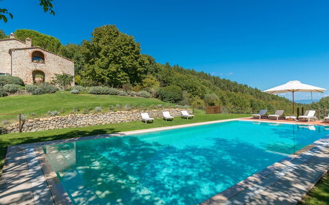 Monticchia 10: Blau, Natürliche Landschaft, Estate, Schwimmbad, Garten, Landscaping, Bauernhaus, Villa, Eco Hotel, Hazienda