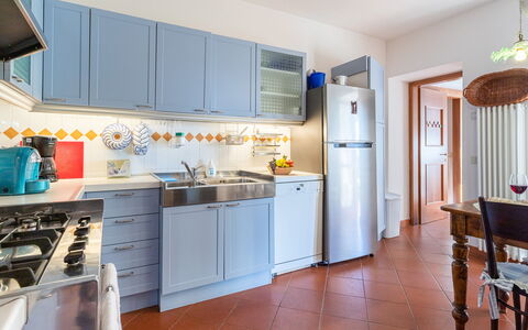 Corazza 6+1: Küche, Küchengerät, Major Appliance, Countertop, Interior Design, Cabinetry, Flooring, Möbel, Haushaltsgerät, Zimmer