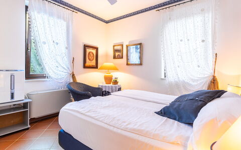 Corazza 6+1: Möbel, Zuhause, Bett, Schlafzimmer, Linens, Zimmerpflanze, Bettdecke, Stuhl, Bedding, Hotel