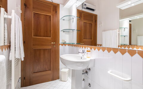 Corazza 6+1: Bad Sink, Armatur, Badezimmer, Flooring, Interior Design, Sinken, Fussboden, Zapfhahn, Installation, Spiegel