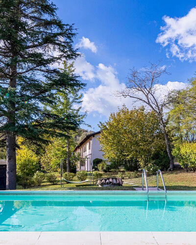 Cascina la Valle 10+2: Blau, Schwimmbad, Garten, Schatten, Landscaping, Hinterhof, Reflexion, Water Feature, Resort, Eco Hotel
