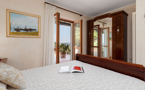 Antiche Pietre 10: Möbel, Bett, Interior Design, Schlafzimmer, Holz, Fussboden, Flooring, Bettdecke, Zimmer, Bedding
