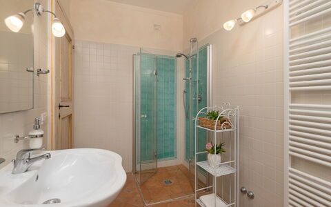 Antiche Pietre 10: Badezimmer, Armatur, Interior Design, Bad Sink, Wand, Flooring, Fussboden, Sinken, Zapfhahn, Installation