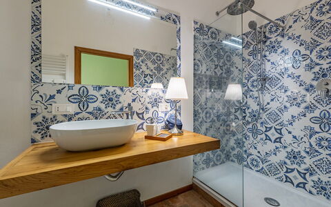Casale le Conce 6: Flooring, Armatur, Badezimmer, Interior Design, Fussboden, Fliese, Installation, Zapfhahn, Bad Sink, Sinken