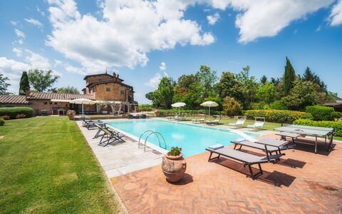 Casale dei Girasoli 14: Schwimmbad, Estate, Resort, Hazienda, Gartenmöbel, Villa, Regenschirm, Eco Hotel, Villa, Landscaping