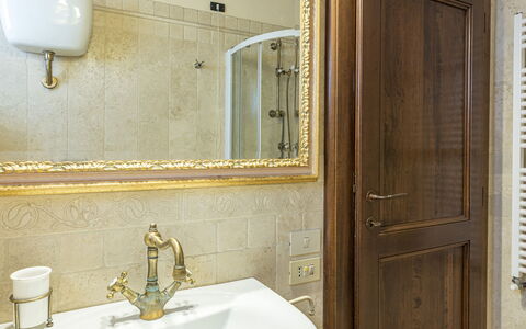 Dalmanuta 8: Armatur, Interior Design, Badezimmer, Spiegel, Zapfhahn, Installation, Flooring, Sinken, Fussboden, Bad Sink
