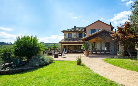 Dalmanuta 8: Haus, Zuhause, Strauch, Wohngebiet, Garten, Estate, Hütte, Landscaping, Rasen