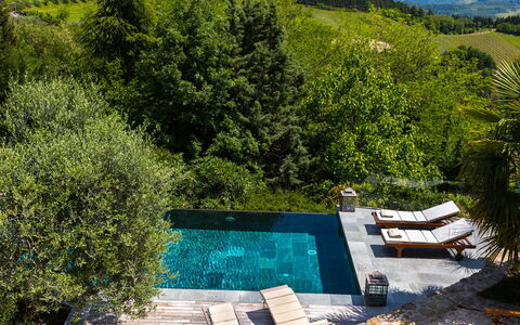Il Castellaccio 8: Schwimmbad, Gartenmöbel, Resort, Sonnenliege, Eco Hotel, Freizeit, Stuhl, Regenschirm, Estate, Villa