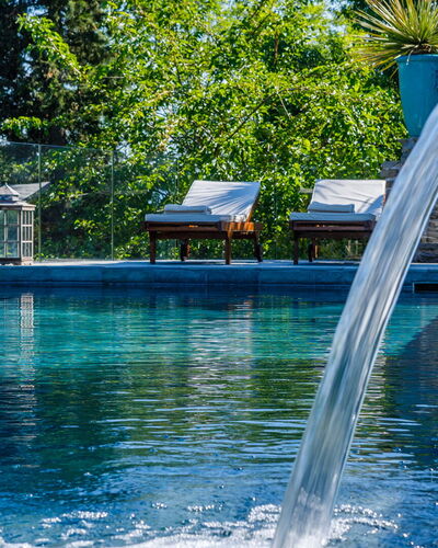 Il Castellaccio 8: Blau, Wasser, Schwimmbad, Verbundwerkstoff, Water Feature, Resort, Freizeit, Reflexion, Tropen, Eco Hotel