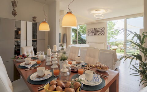 Il Ciliegio sul Lago 6: Möbel, Interior Design, Tabelle, Stuhl, Esszimmer, Küche & Esszimmer Tisch, Geschirr, Flooring, Beleuchtung, Zimmer