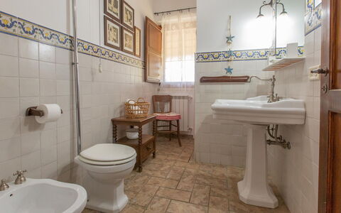 Il Giardino dei Limoni 8: Flooring, Interior Design, Fussboden, Armatur, Fliese, Toilleten Sitz, Sinken, Toilette, Badezimmer, Formen