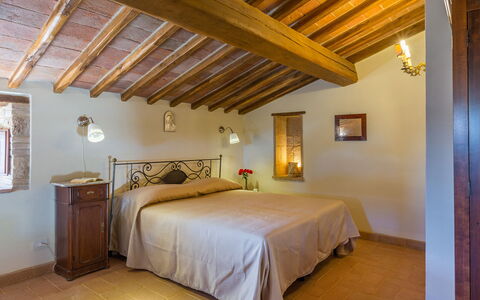 Santa Illuminata 12: Möbel, Wand, Interior Design, Flooring, Decke, Schlafzimmer, Fussboden, Bett, Beleuchtung, Zimmer