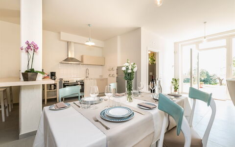 Casa di Eolo 8+2: Möbel, Interior Design, Flooring, Decke, Stuhl, Tabelle, Küche & Esszimmer Tisch, Fussboden, Zimmer, Esszimmer