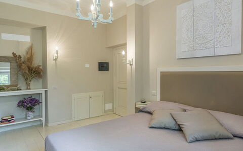 Villa la Corte 6: Möbel, Interior Design, Wand, Fussboden, Flooring, Holz, Zimmer, Decke, Bett, Schlafzimmer