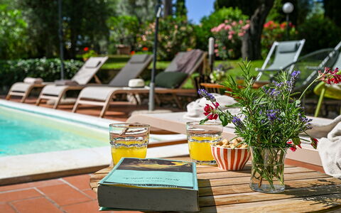 Villa Caterina 8: Schwimmbad, Gartenmöbel, Möbel, Resort, Sonnenliege, Eco Hotel, Garten, Stuhl, Tisch Im Freien, Schatten