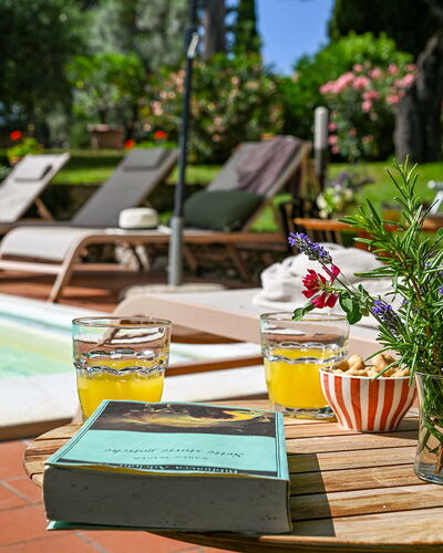 Villa Caterina 8: Schwimmbad, Gartenmöbel, Möbel, Resort, Sonnenliege, Eco Hotel, Garten, Stuhl, Tisch Im Freien, Schatten