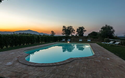 Podere di Salci 10: Schwimmbad, Dämmerung, Abend, Sonnenaufgang, Landscaping, Gartenmöbel, Sonnenuntergang, Sonne, Eco Hotel