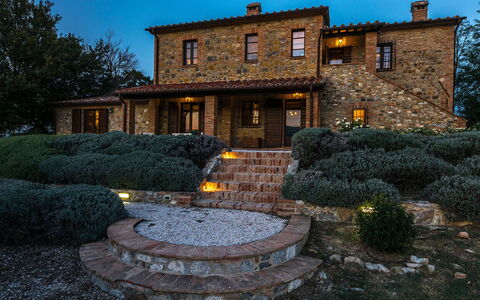 Podere di Salci 10: Zuhause, Estate, Hütte, Bauernhaus, Backstein, Garten, Landscaping, Dämmerung, Villa, Villa