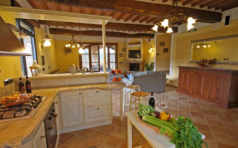 Le Terre di Nunzio 12: Möbel, Interior Design, Flooring, Holz, Fussboden, Küche, Stuhl, Countertop, Tabelle, Decke