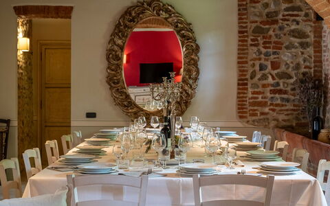 Podere Bellaria 18+2: Möbel, Interior Design, Tabelle, Stuhl, Geschirr, Decke, Beleuchtung, Esszimmer, Küche & Esszimmer Tisch, Zimmer