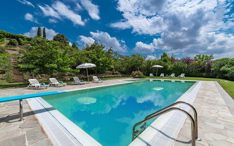 Villa Ambrah 12+1: Blau, Schwimmbad, Resort, Garten, Landscaping, Eco Hotel, Thermae, Gartenmöbel, Water Feature, Immergrün