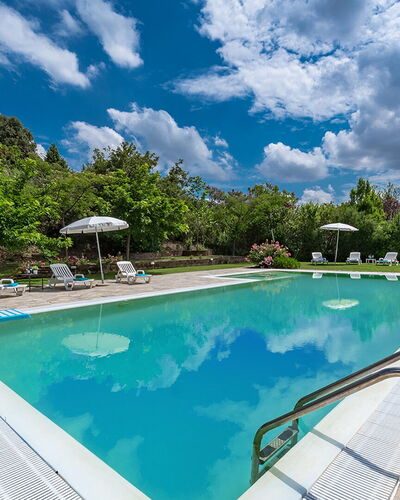 Villa Ambrah 12+1: Blau, Schwimmbad, Resort, Garten, Landscaping, Eco Hotel, Thermae, Gartenmöbel, Water Feature, Immergrün