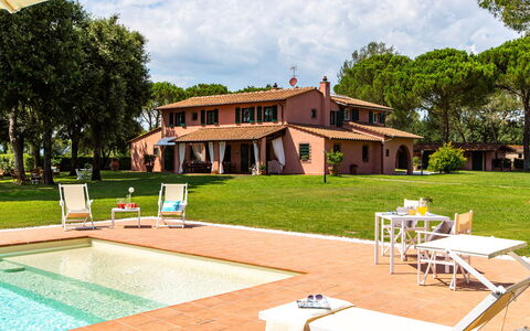 Villa Elisa 16: Estate, Rasen, Hazienda, Bauernhaus, Villa, Park, Resort, Villa, Schwimmbad