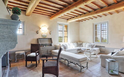 Villa Il Meluccio 12: Möbel, Interior Design, Wand, Flooring, Fussboden, Decke, Couch, Zuhause, Stuhl, Wohnzimmer