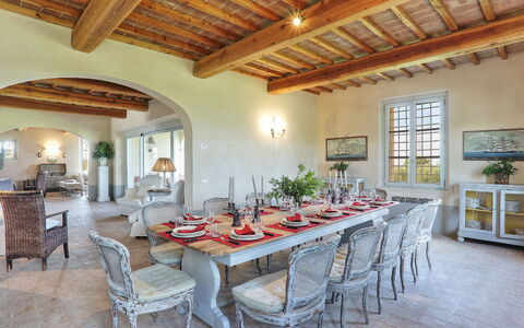 Villa Il Meluccio 12: Möbel, Interior Design, Wand, Flooring, Stuhl, Tabelle, Zuhause, Küche & Esszimmer Tisch, Fussboden, Esszimmer