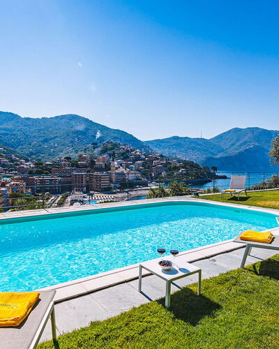 Villa Baia Blu 12: Blau, Bergforms, Hügel, Berg, Schwimmbad, Gebirge, Resort, Bergstation, Grat, Ferienort