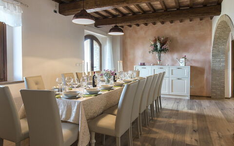 La Vecchia Fonte 15: Möbel, Interior Design, Tabelle, Holz, Esszimmer, Flooring, Stuhl, Küche & Esszimmer Tisch, Decke, Zimmer