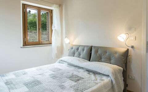 La Vecchia Fonte 15: Bett, Bedding, Interior Design, Schlafzimmer, Möbel, Bettdecke, Wand, Linens, Holz, Zimmer
