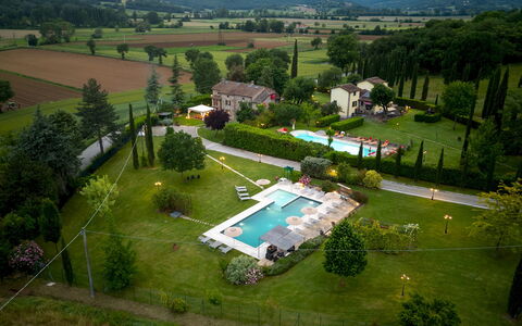 La Colonica 18: Schwimmbad, Wohngebiet, Vogelperspektive, Resort, Garten, Landscaping, Urban Design, Estate, Luftaufnahmen, Thermae
