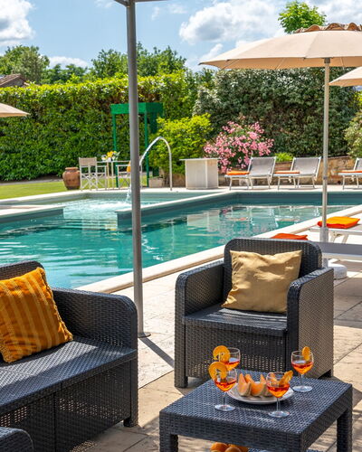 La Colonica 18: Schwimmbad, Gartenmöbel, Möbel, Regenschirm, Resort, Sonnenliege, Stuhl, Tisch Im Freien, Garten, Eco Hotel