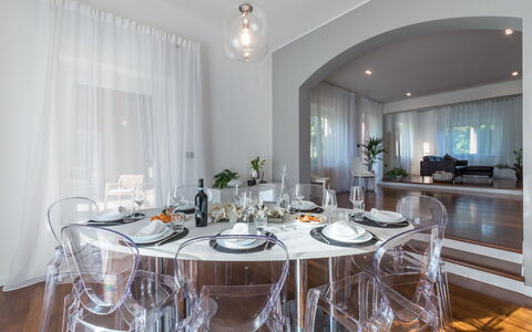 Villa Ninetta 10+1: Möbel, Interior Design, Flooring, Stuhl, Tabelle, Decke, Fussboden, Beleuchtung, Küche & Esszimmer Tisch, Esszimmer