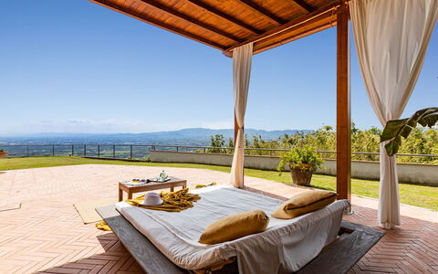 Villa Desiderio 9: Flooring, Möbel, Fussboden, Resort, Interior Design, Decke, Eco Hotel, Schwimmbad, Stuhl, Holzboden
