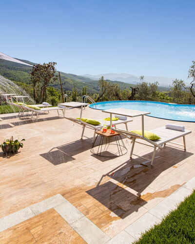 Villa Desiderio 9: Schwimmbad, Resort, Freizeit, Gartenmöbel, Eco Hotel, Schatten, Urlaub, Regenschirm, Ferienort, Stuhl