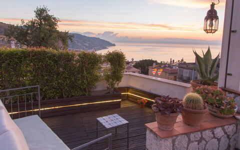 Attico Giafari 6: Möbel, Wohnung, Meer, Balkon, Blumentopf, Zimmerpflanze, Stuhl, Küste, Eco Hotel, Penthouse