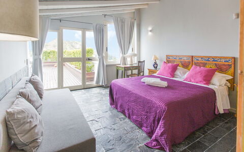 Attico Giafari 6: Möbel, Interior Design, Flooring, Schlafzimmer, Bett, Fussboden, Linens, Bedding, Bettdecke, Beleuchtung