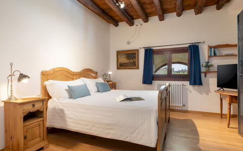Villa Barchessa Panigai 8: Möbel, Bett, Schlafzimmer, Interior Design, Bettdecke, Holz, Bedding, Flooring, Linens, Zimmer